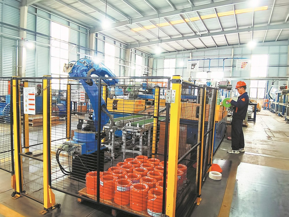 赶订单建新厂 企业开足马力