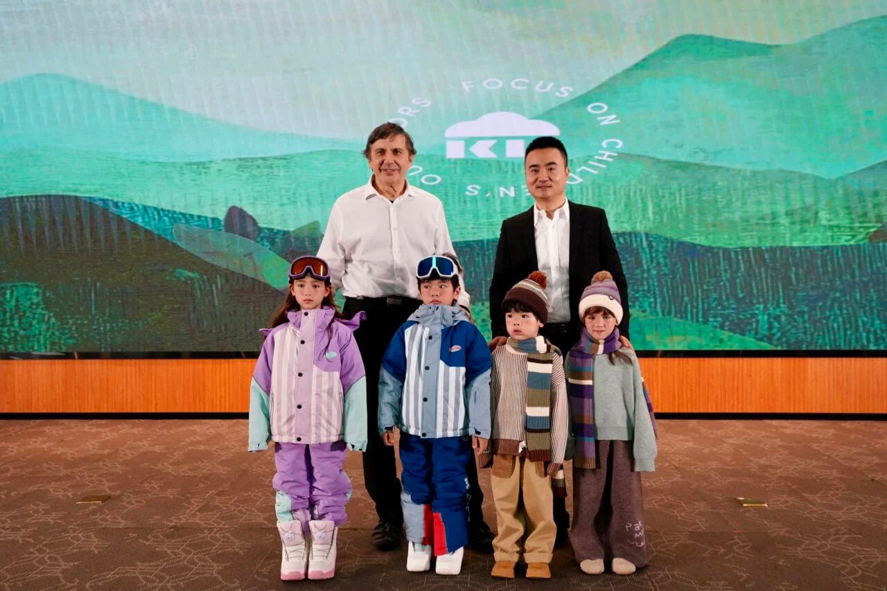 石墨烯创造性“跨界”儿童户外服饰 桐乡企业牵手诺贝尔奖得主