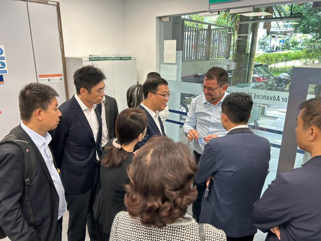 龙岗区政府代表团与 XNode 一起参观 CA2DM