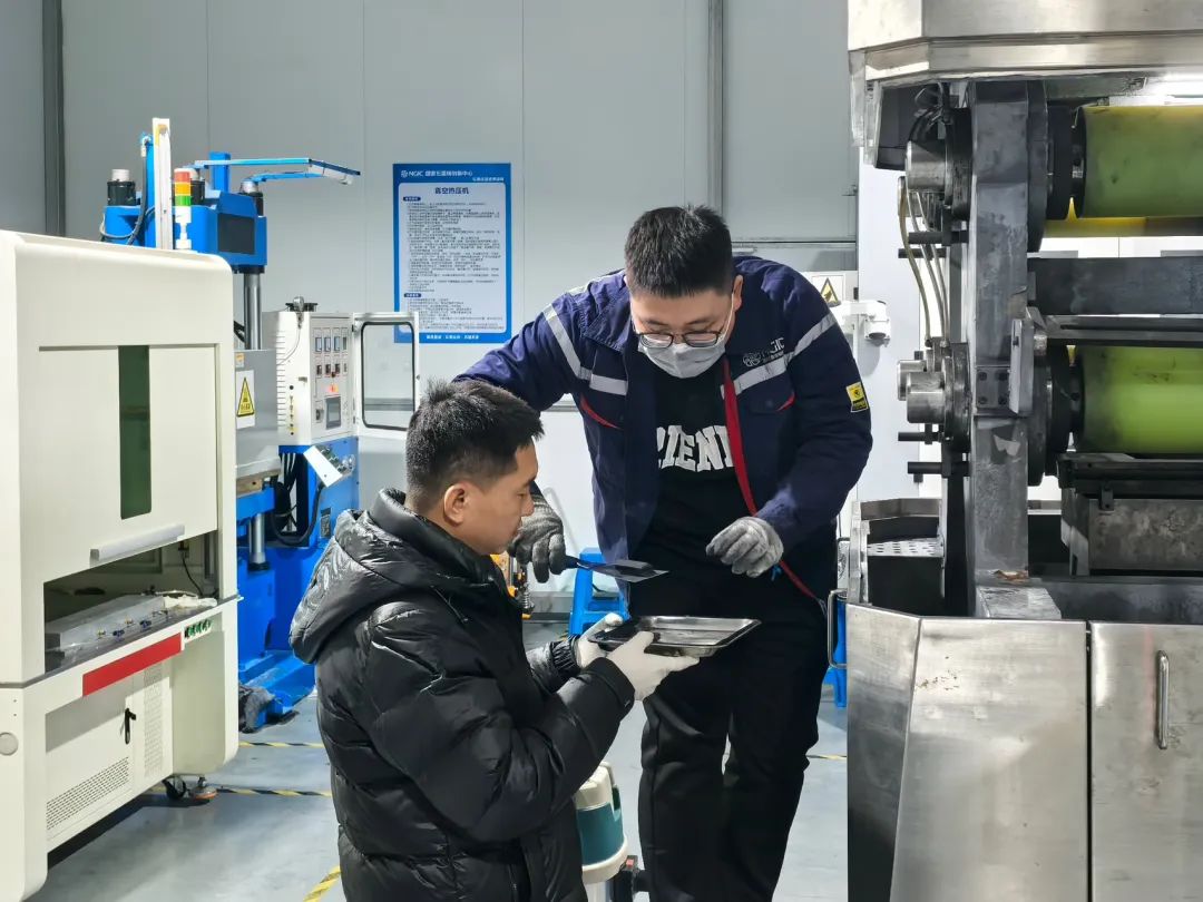 劳模力量|石墨烯导热体事业部用坚守书写“敬业福”