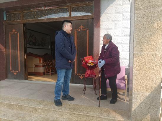 皇甫越慰问中国工程院曹建国院士亲属