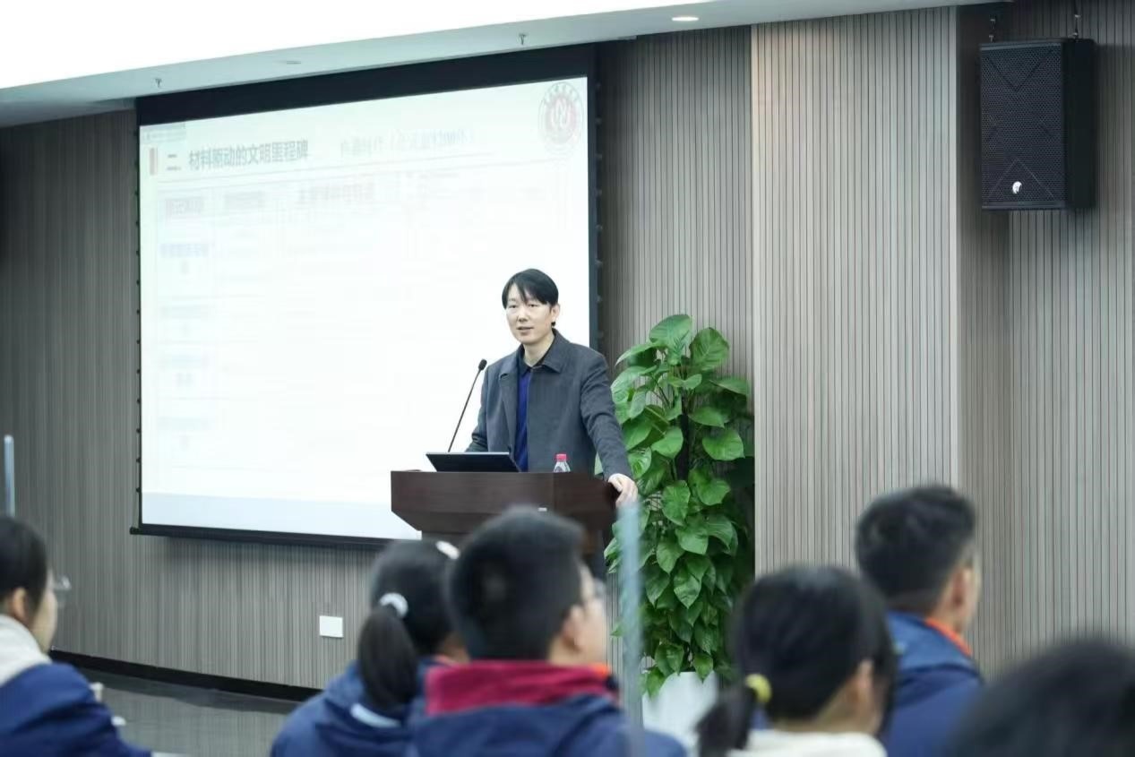 重庆一实师生走进赛力斯 开启“科技之光”开学第一课