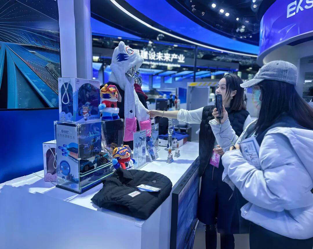 爱尚家携亚冬科技亮相2025中关村论坛，艾弗新材料助力新质生产力发展