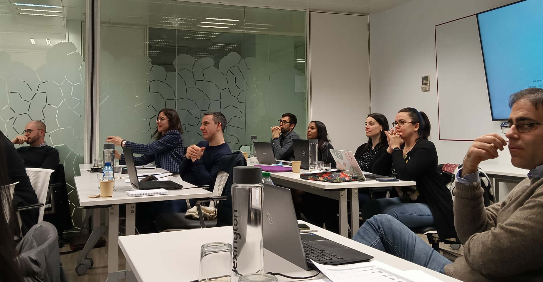 检测动物养殖场中具有人类感染能力的病毒病原体