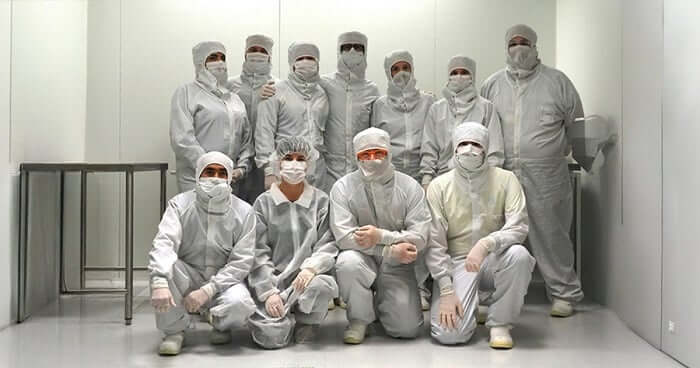 2D Photonics 子公司 CamGraPhIC 将利用其最近的资金来扩大其员工队伍和制造能力，以实现其基于石墨烯的光学互连技术的商业化。图片由 2D Photonics 提供。