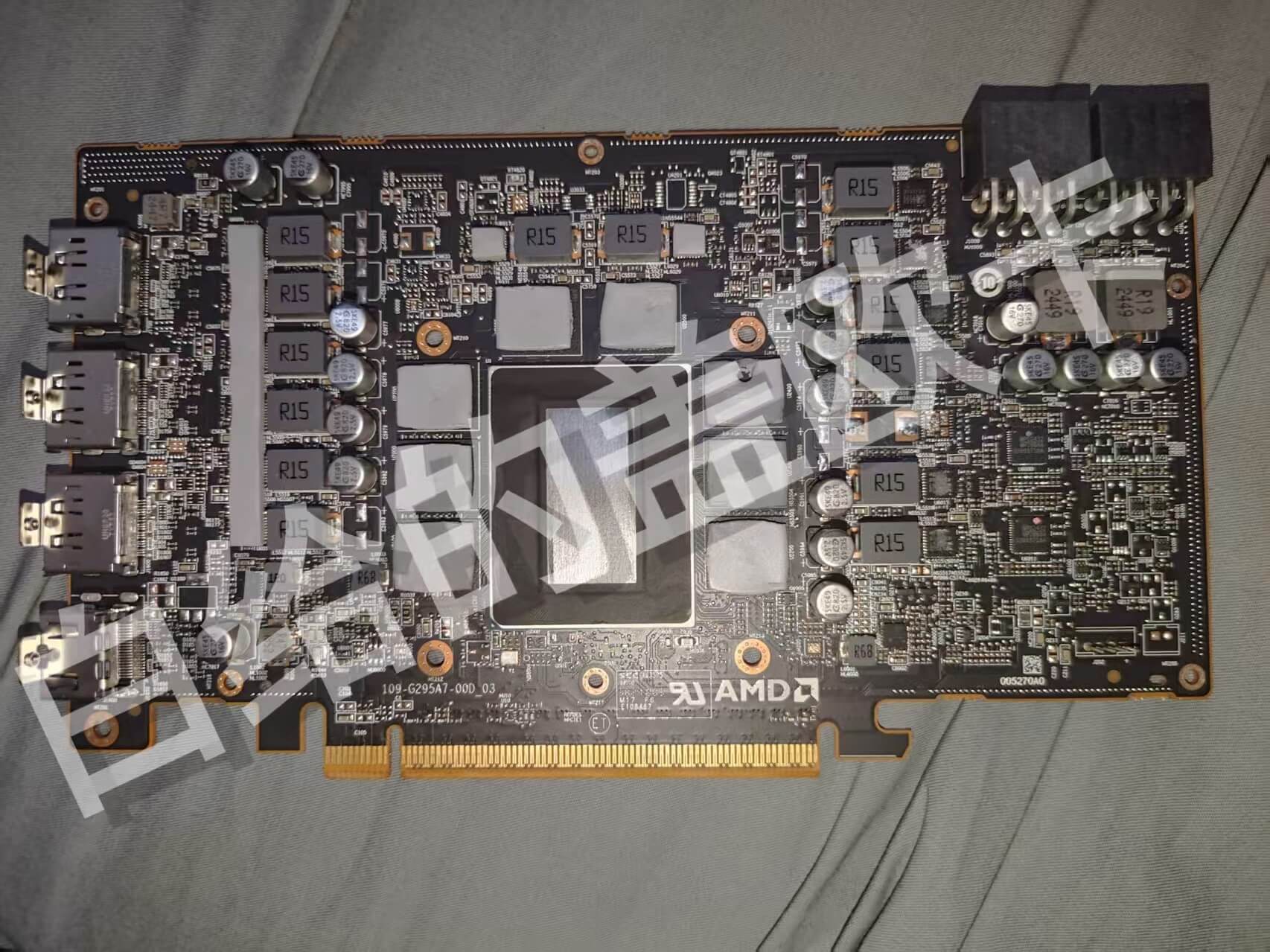 AMD RX 9070 XT 显卡“参考设计”细节曝光：核心导热采用石墨烯