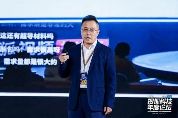 张朝阳谈AI发展：科技进步带来惊喜和挑战 人类要时刻保持清醒