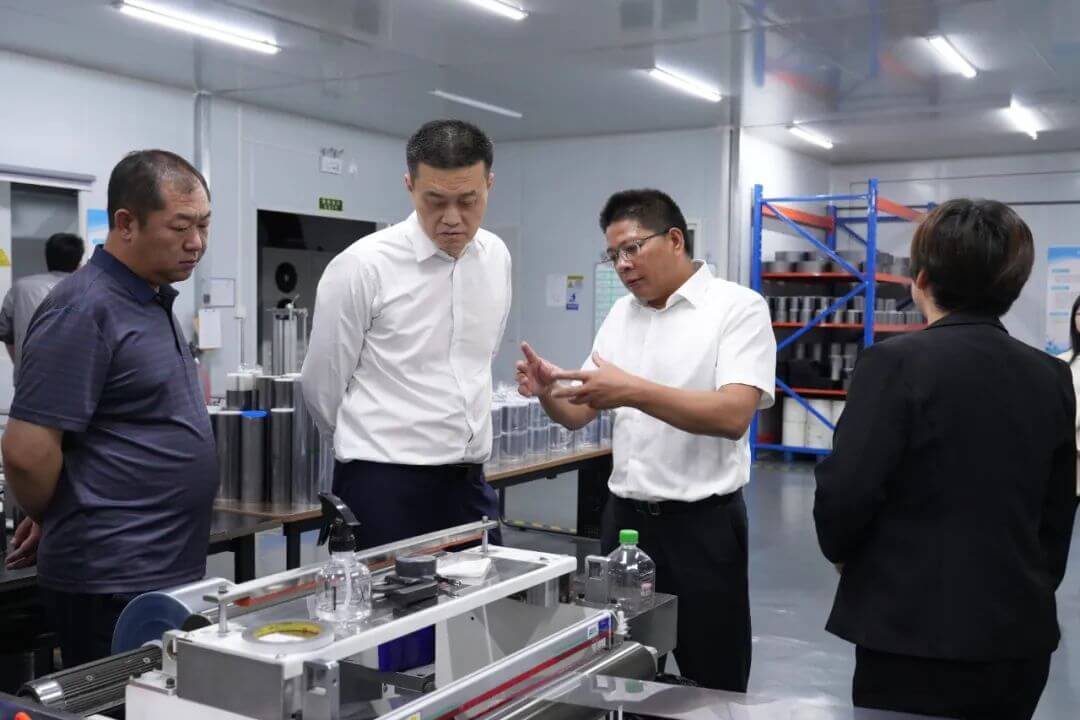 黑龙江省鸡西市副市长陈霖一行莅临国家石墨烯创新中心交流