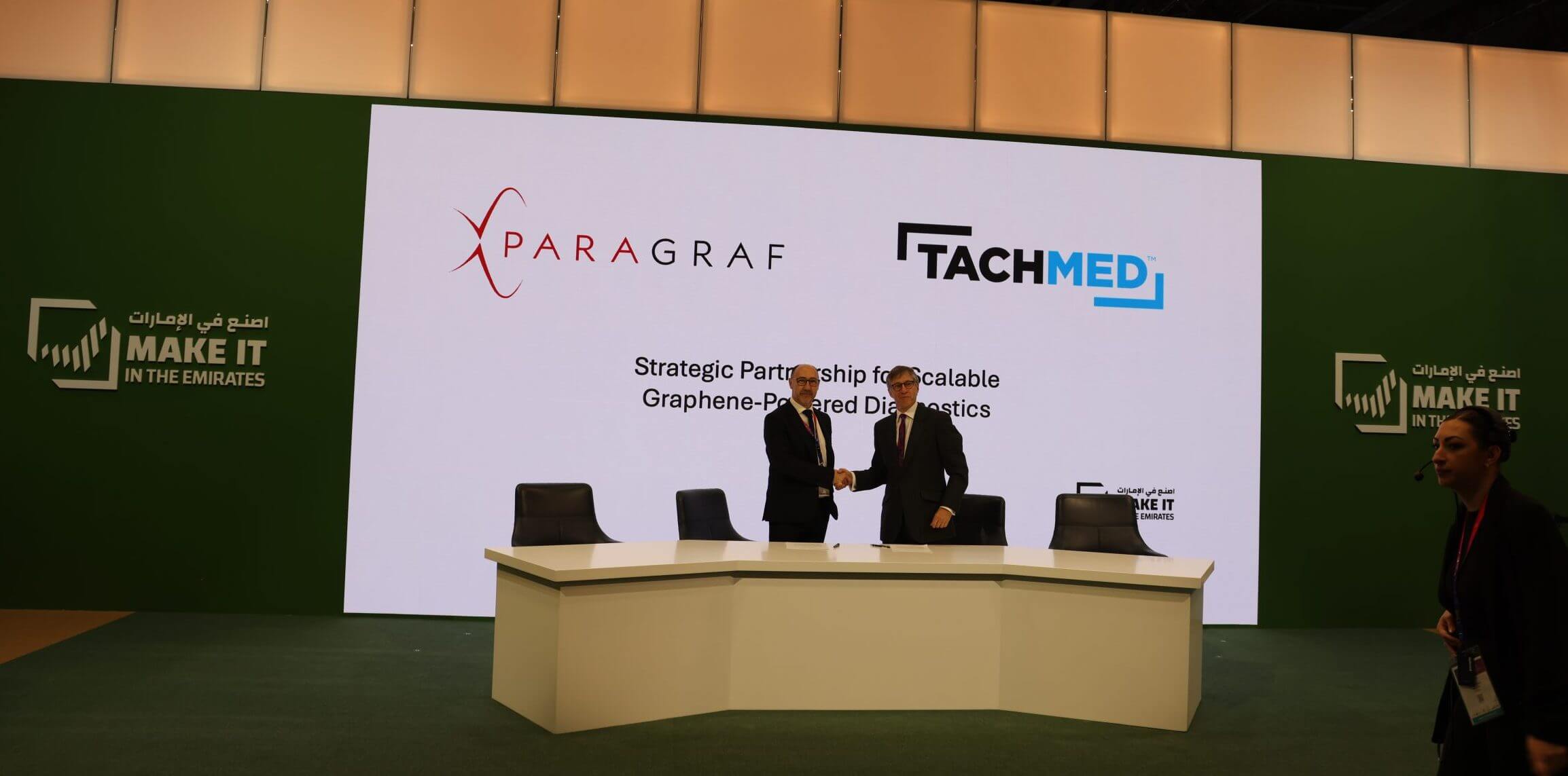 Paragraf CTO John Tingay and TachMed CEO Paul Christie signing Memorandum of Understanding at the Make it in the Emirates tradeshow in Abu Dhabi.