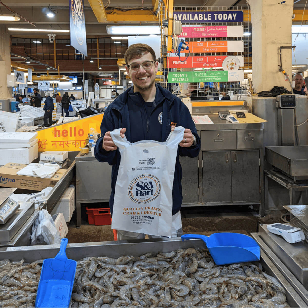 Toraphene 的石墨烯增强袋在伦敦 S. & A. Hart 取代了普通塑料袋