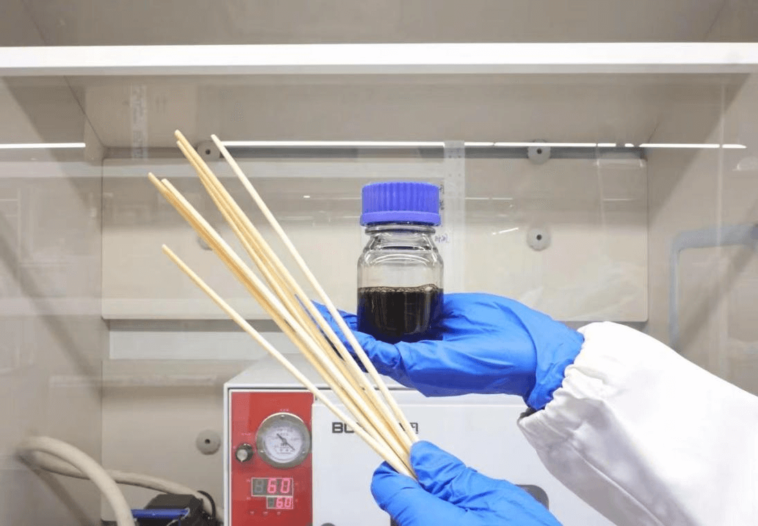 25℃室温点“草”成“金”！浙江一科研团队让秸秆变成石墨烯