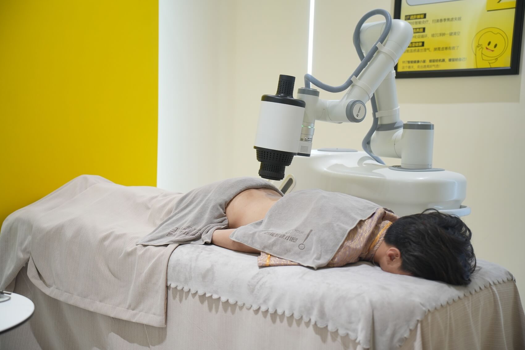 脑洞大开丨艾灸机器人“上岗”，养生也“赛博”