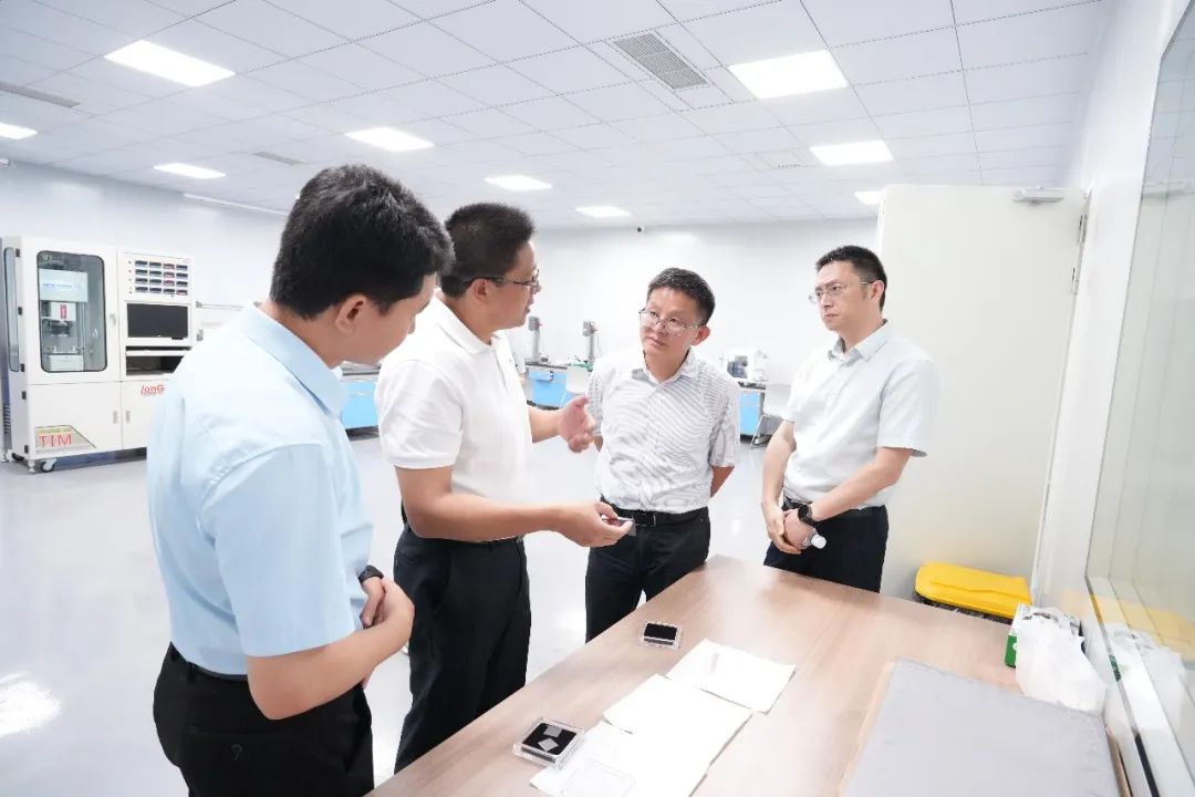 宁波市经济和信息化局副局长张水清调研国家石墨烯创新中心