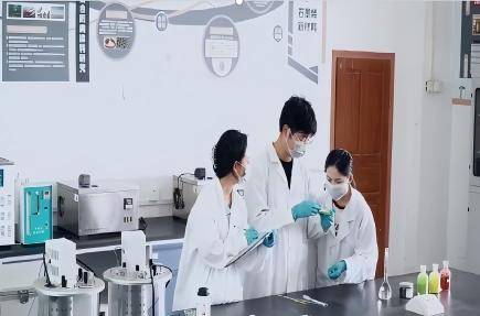 泉州职业技术大学“烯引未来”团队攻克海洋防腐技术瓶颈 石墨烯涂料性能跻身国际先进行列