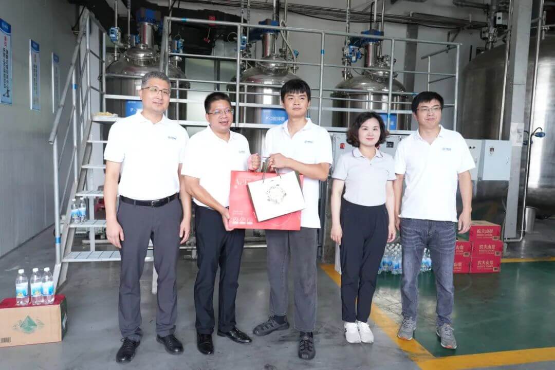 国家石墨烯创新中心开展协同创新基地（慈溪）项目建设推进会暨高温慰问