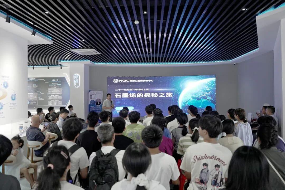 推动科普教育 刘兆平主任等博士带领家乡学子探秘科技前沿