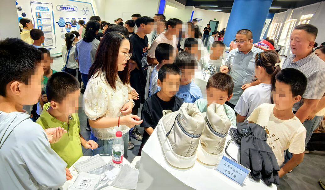 打卡闽宁镇史馆、探秘光伏大棚、触摸石墨烯……宁夏妇联这场知识性“拉满”的研学活动赋能“小树苗”茁壮成长