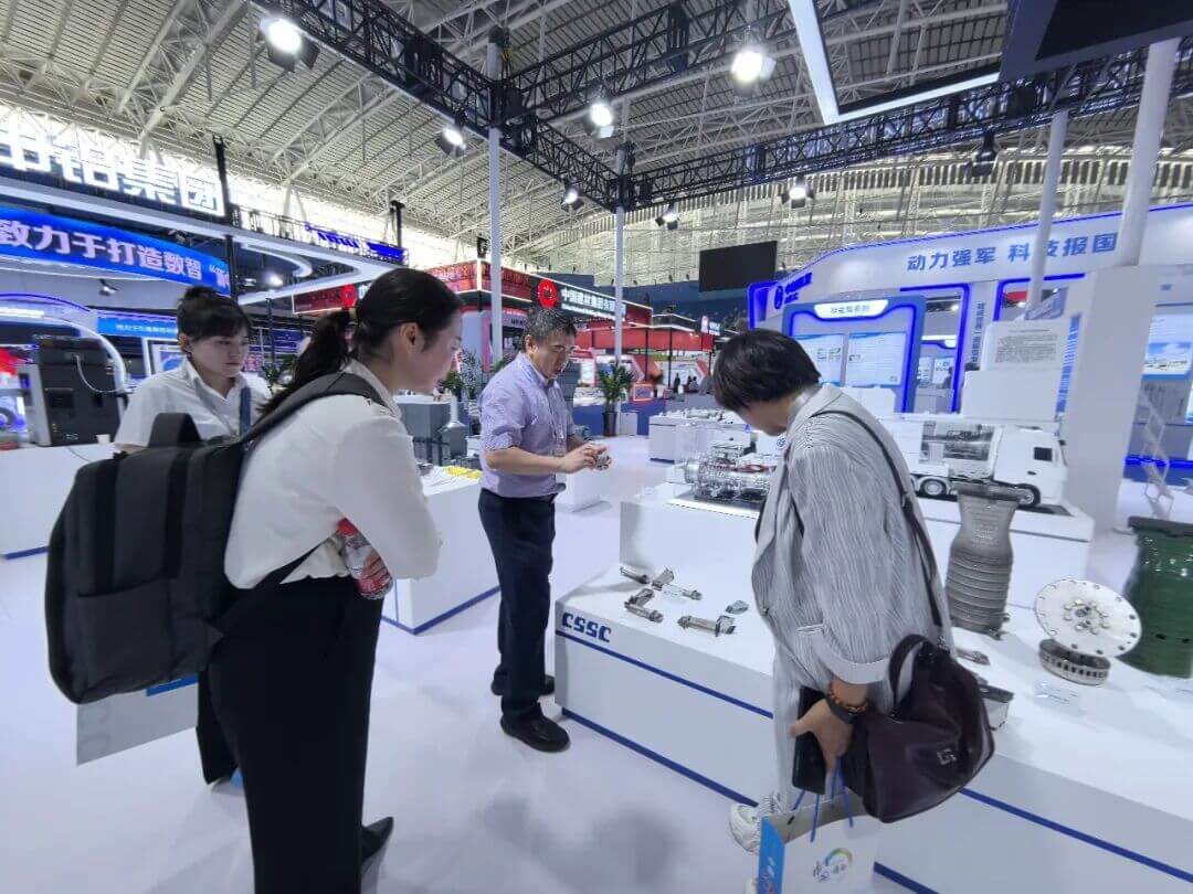 国家石墨烯创新中心主任刘兆平带队赴黑龙江调研交流