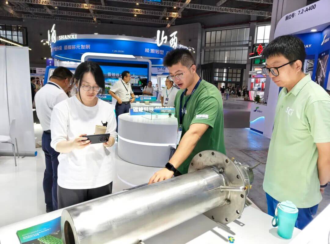 宝山高新区亮相工博会，硬核新材料解锁“智”造未来新可能！