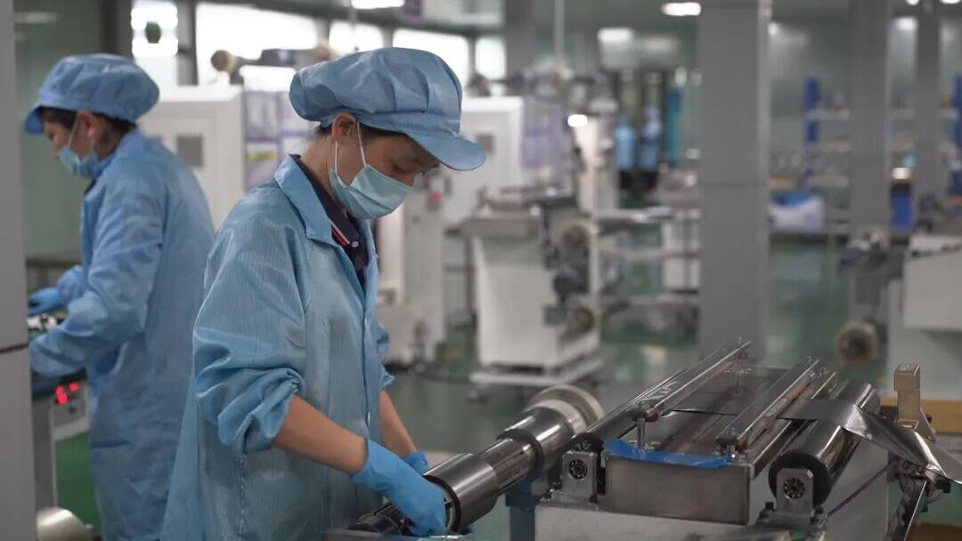 国庆我在岗丨鸿凌达：假期生产忙 赶制订单不松劲