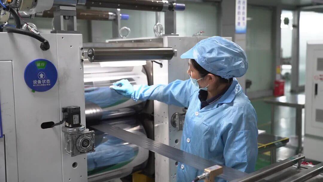 国庆我在岗丨鸿凌达：假期生产忙 赶制订单不松劲