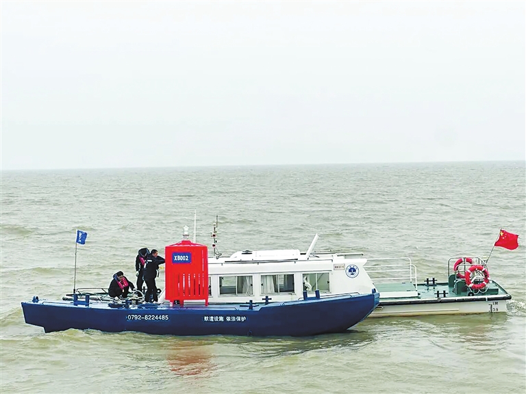 新型石墨烯航标“上岗”