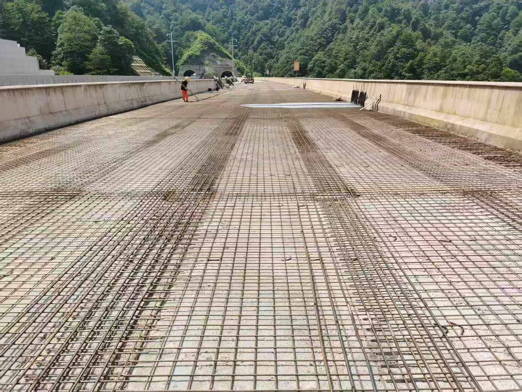 四川“电热毯”高速刷屏，另一条“地暖”高速年底就能体验