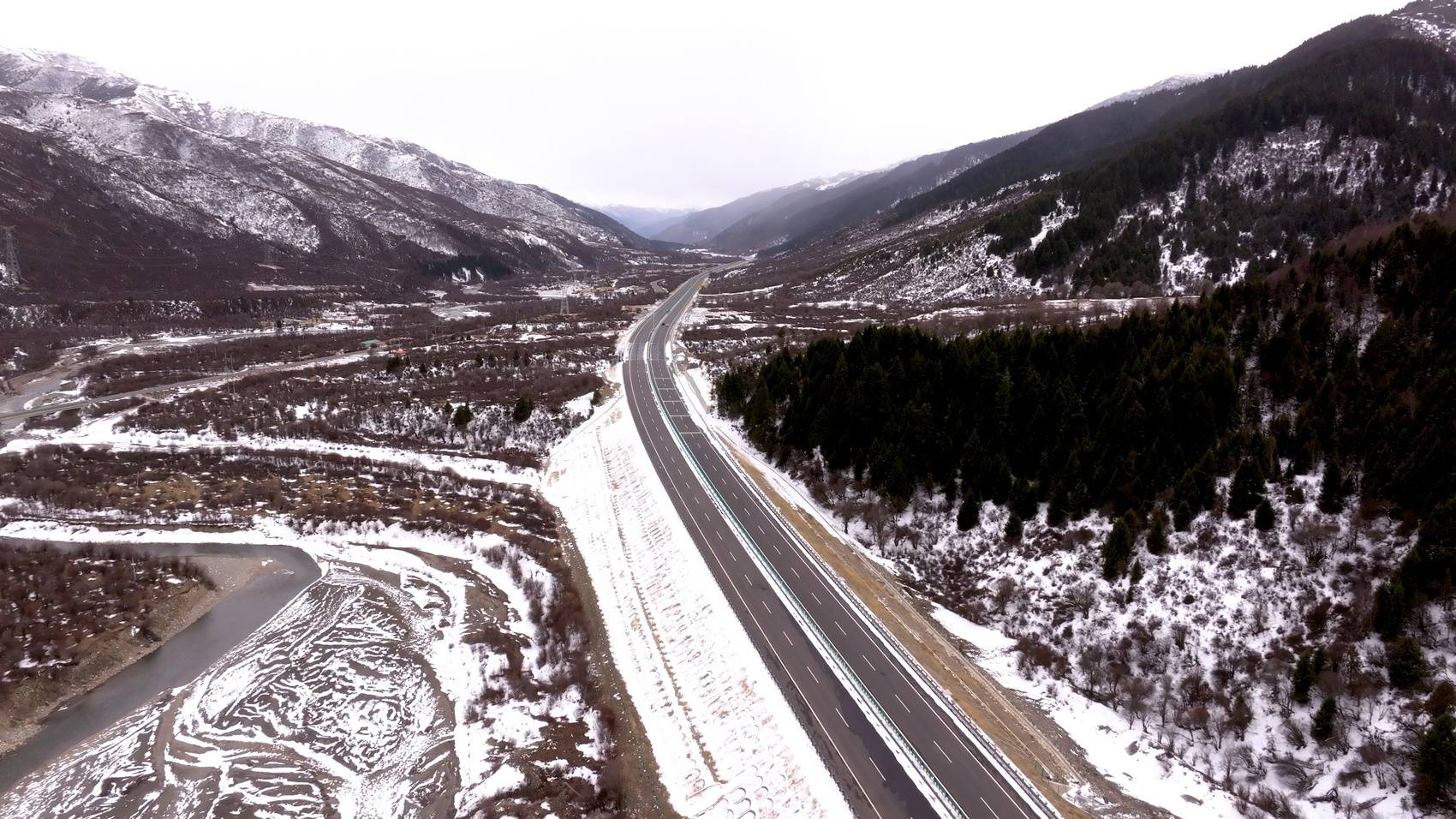 四川“电热毯”高速刷屏，另一条“地暖”高速年底就能体验