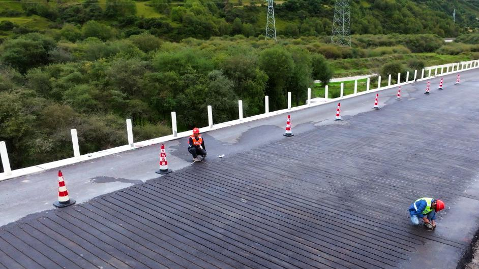 【四川交通】给高速铺上“电热毯”，告别“暴雪即封路”