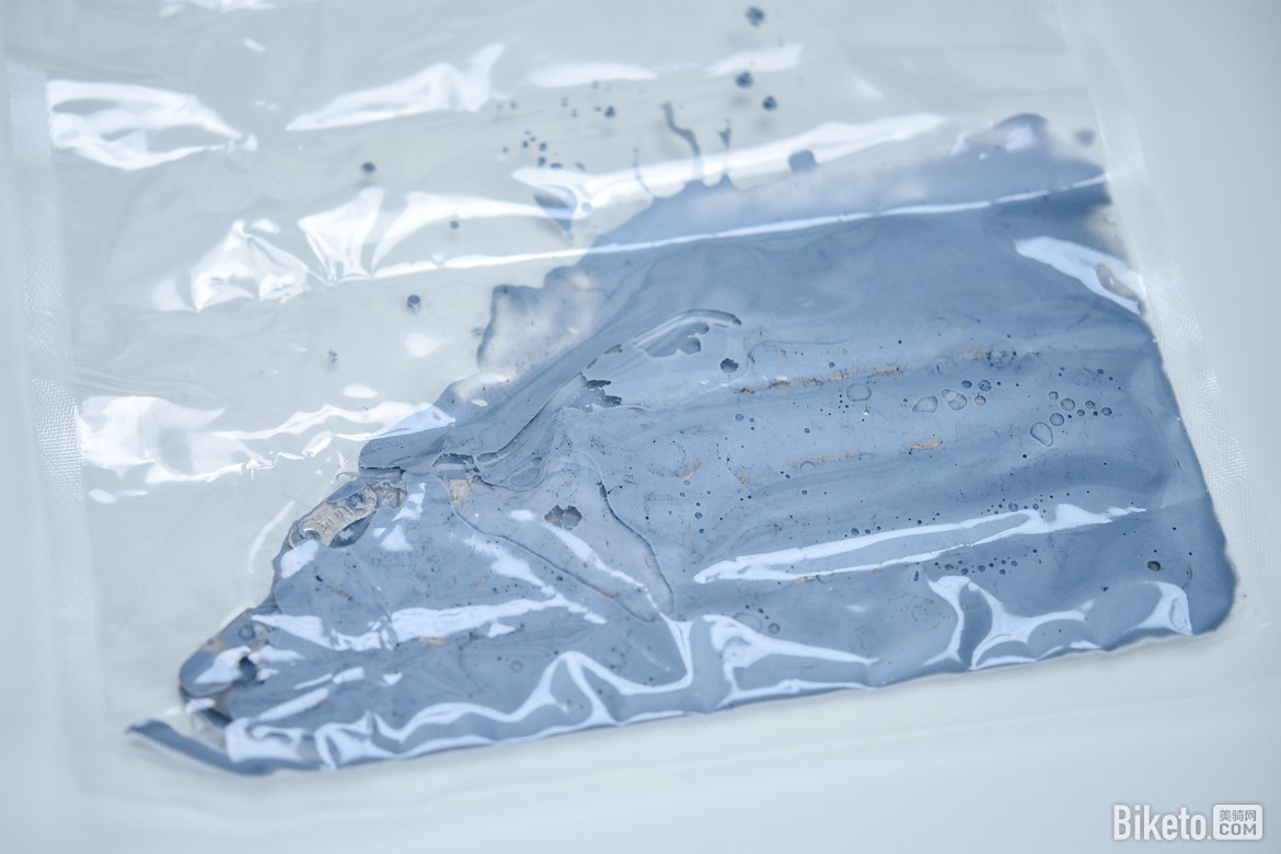 极致边际效益？absoluteBLACK GRAPHENlube石墨烯链条油简评