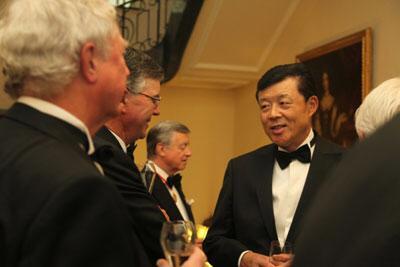 习近平访英｜为何去帝国理工学院和曼彻斯特大学石墨烯研究所