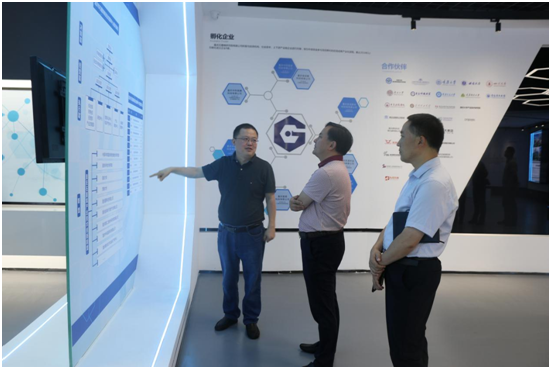 重庆石墨烯研究院有限公司与重庆大学产业技术研究院签署战略合作协议