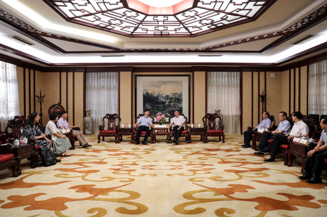 刘忠范院士为川大师生做专题讲座