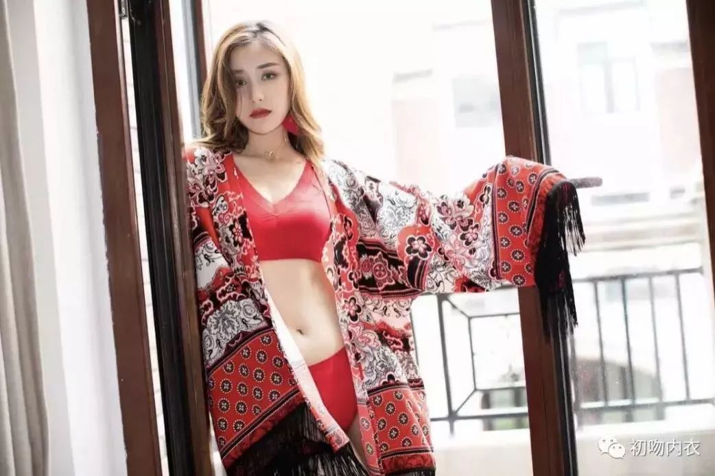 初吻：聚焦“她经济” 懂她者得天下 | 石墨烯纤维新闻万里行（一）