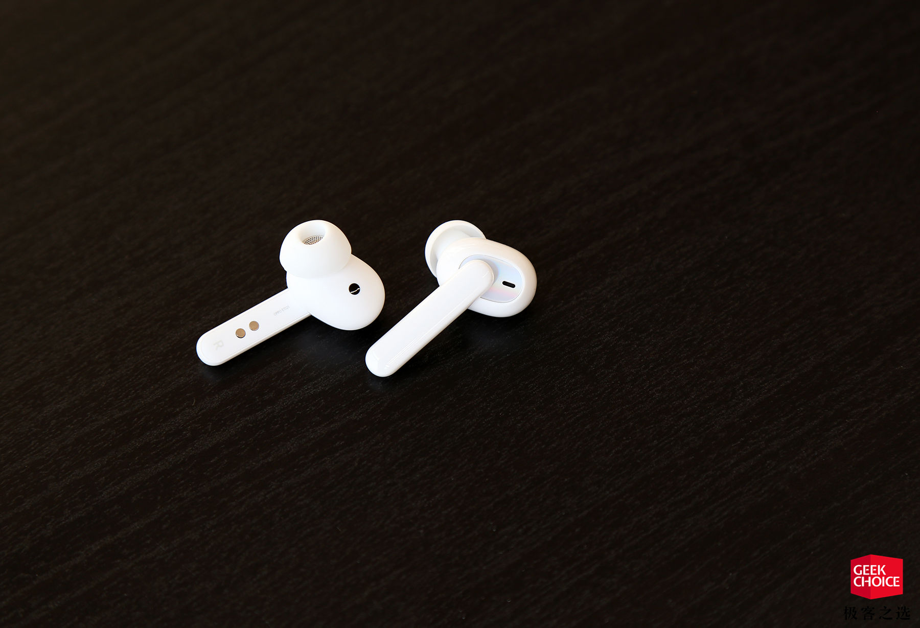 OPPO Enco W51 体验：同级别少有的主动降噪能力+无线充电，499 元能买到