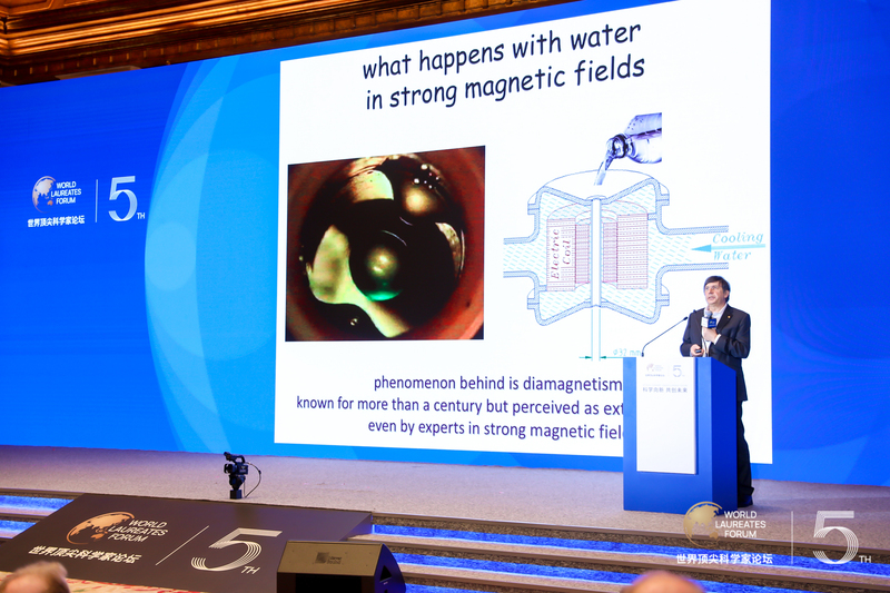 石墨烯之父在上海：如果问了这些问题，我们说不定还坐在树上，等香蕉剥皮技术