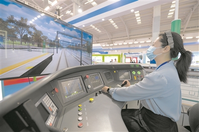 沉浸式体验“高精尖” ——2023年全国科技活动周暨北京科技周速写