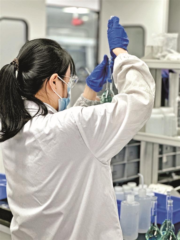 科学城前沿交叉研究平台石墨烯创新中心积极探索创新发展之路