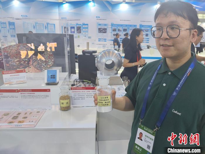 探访“新博会”亲民“黑科技 ”：口罩可加热 窗帘能采光