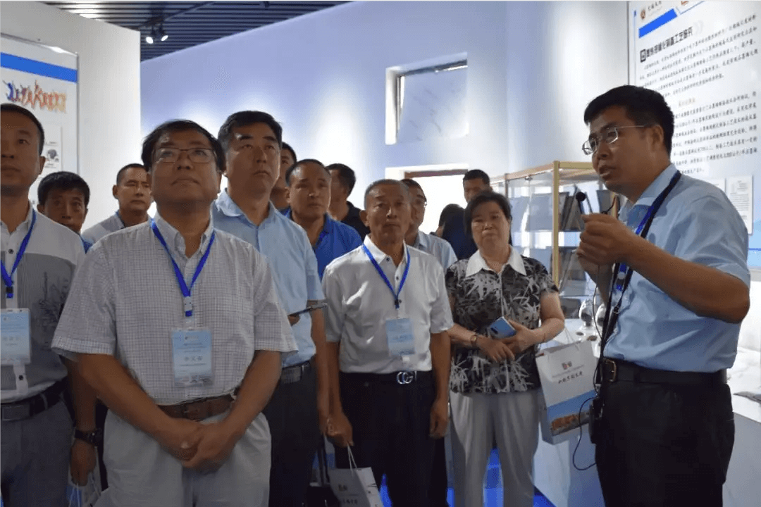 吹响石墨烯进入美丽乡村建设的号角——“石墨烯农业应用研讨会暨石墨烯农业应用推广中心成立揭牌仪式”成功举办