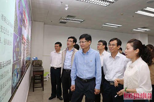 自治区党委常委、自治区人民政府副主席蓝天立来我校考察