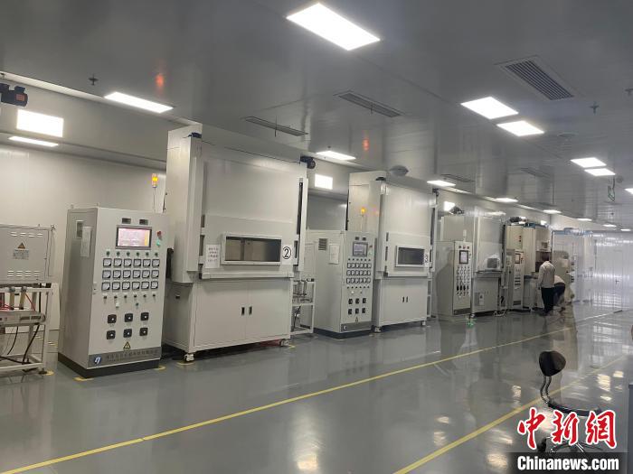 图为石墨烯场发射X射线管生产车间。　刘贤 摄