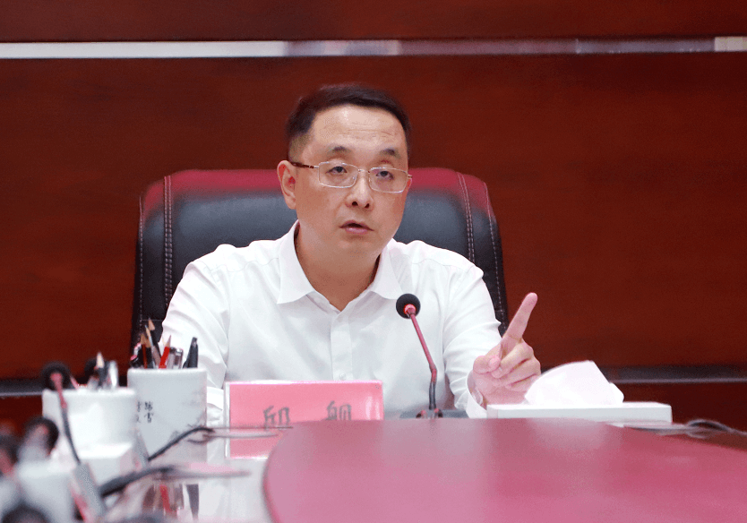 县委书记邱舰主持召开都昌极热科技石墨烯高端应用科创园项目调度会