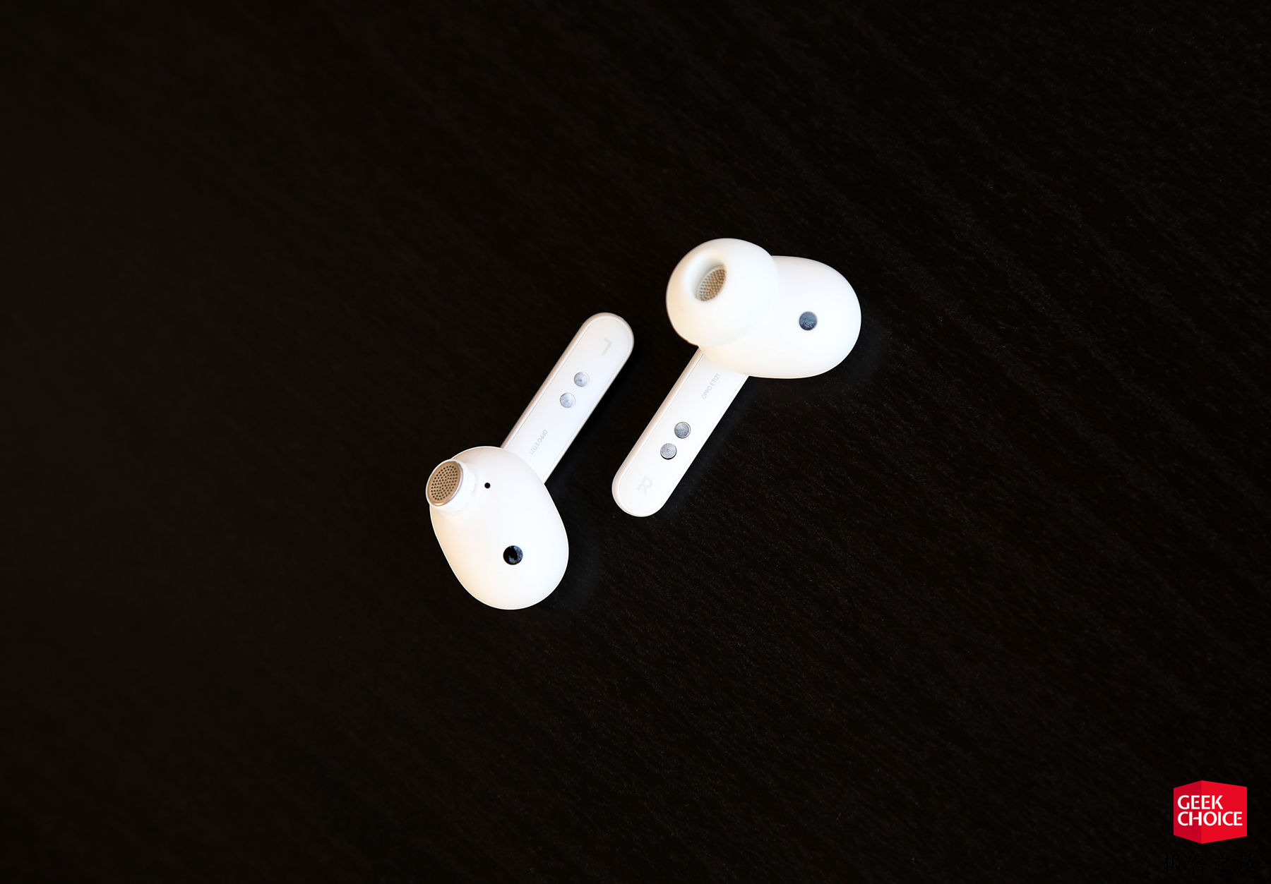 OPPO Enco W51 体验：同级别少有的主动降噪能力+无线充电，499 元能买到