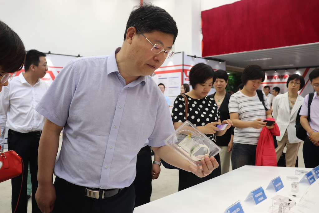 全国政协常委刘忠范：石墨烯产业跑得有点快，需长远规划