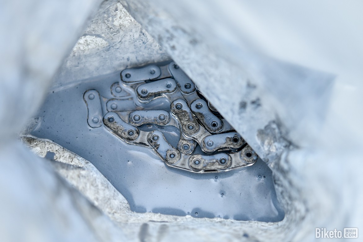 极致边际效益？absoluteBLACK GRAPHENlube石墨烯链条油简评