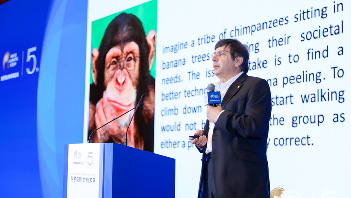 石墨烯之父在上海：如果问了这些问题，我们说不定还坐在树上，等香蕉剥皮技术