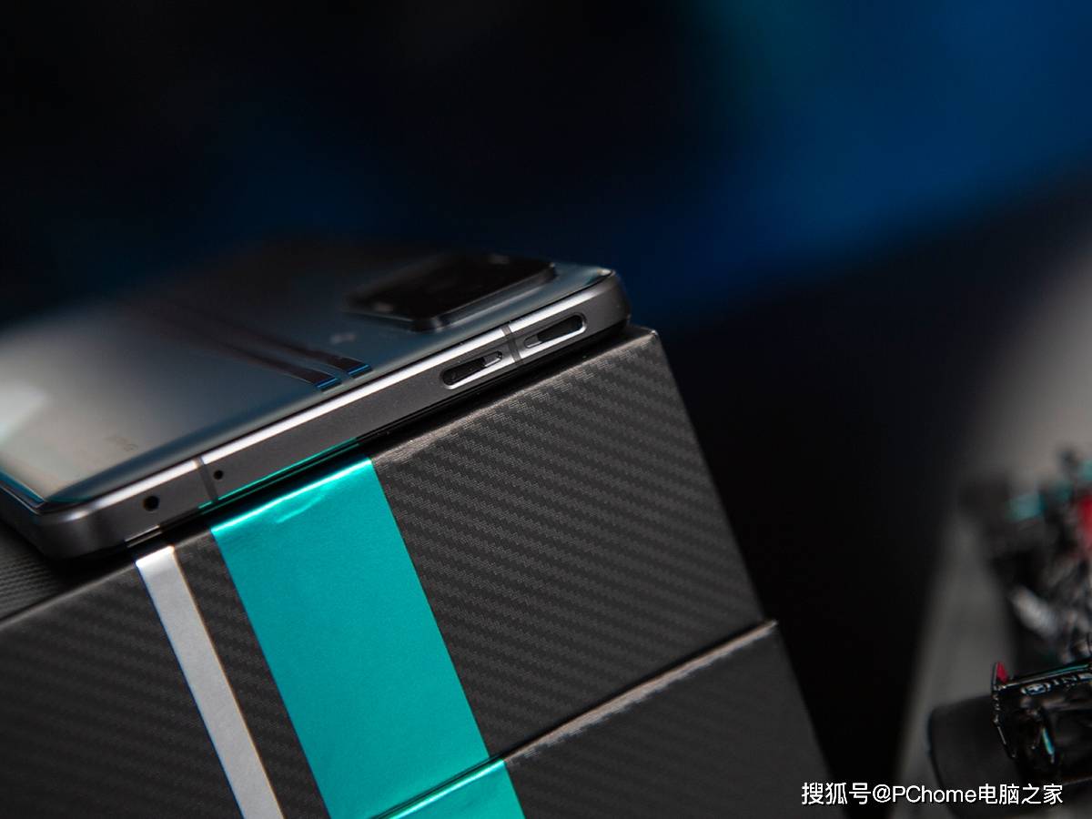 K50 冠军版图赏 电竞氛围拉满致敬F1冠军精神