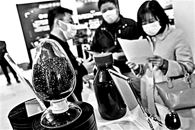 燕山石化走上能源转型发展路 新材料基地打造材料“创新谷” 石墨烯种子园孵化器已见成效  “产学研”新生态 带来新“烯”望