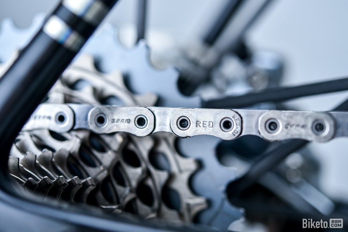 极致边际效益？absoluteBLACK GRAPHENlube石墨烯链条油简评